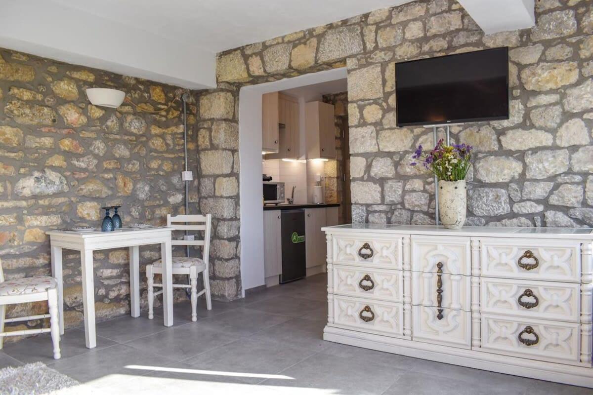 Coastal Stone Hideaway With Stunning Scenery Villa Kitriai ภายนอก รูปภาพ